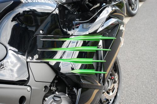 2014Kawasaki ZX-14R オーリンズエディションペイントに入ります